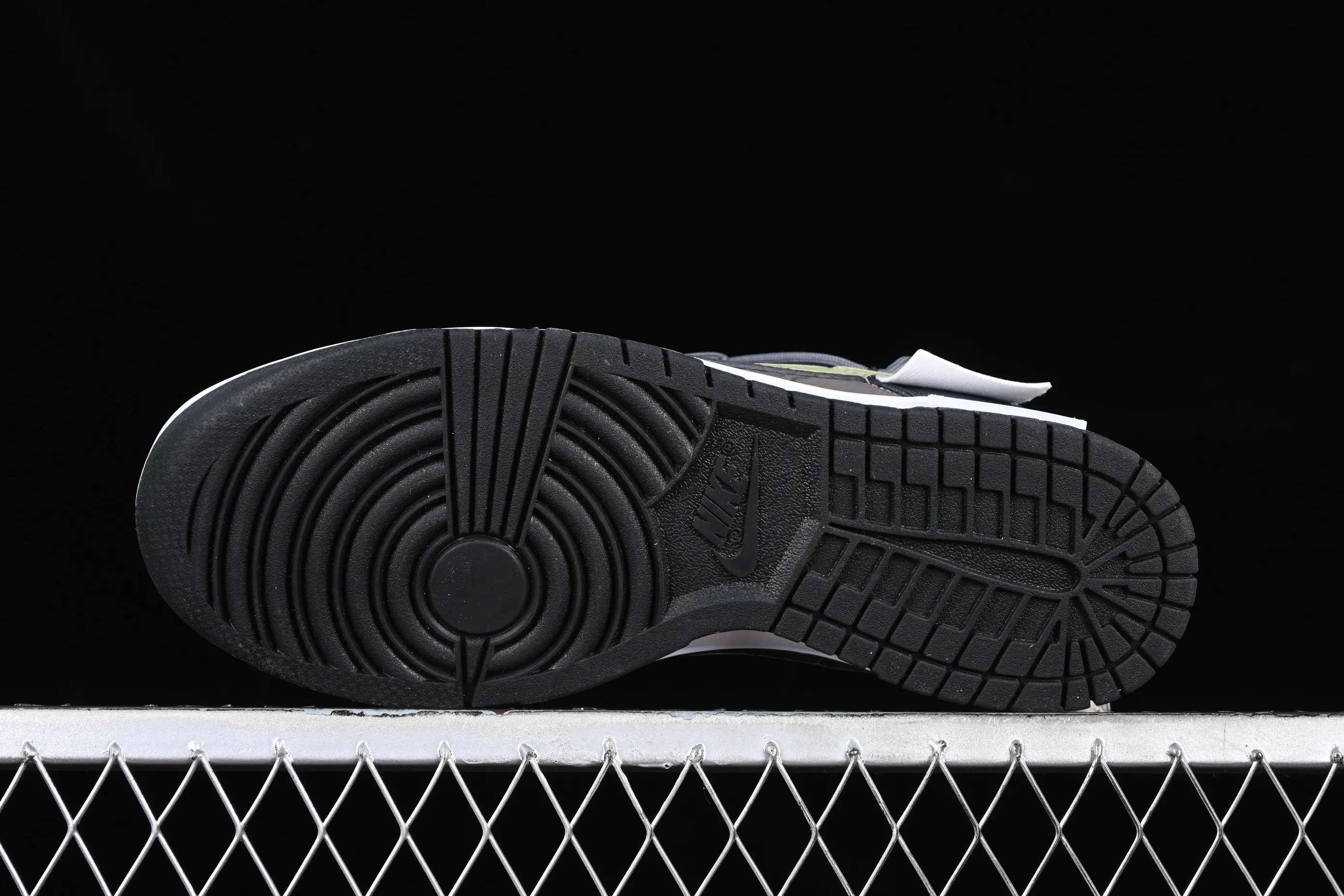 All Categories Nk SB Dunk Series Nk SB Dunk Low Low-top sneakers Nk Dunk Low Panda Prank-Moon Deconstruction Workwear style SB strap low-top casual sneakers FB3354-001